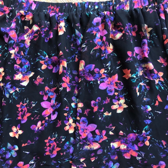 Decree Floral and Crochet Skirt - Picture 8 of 9